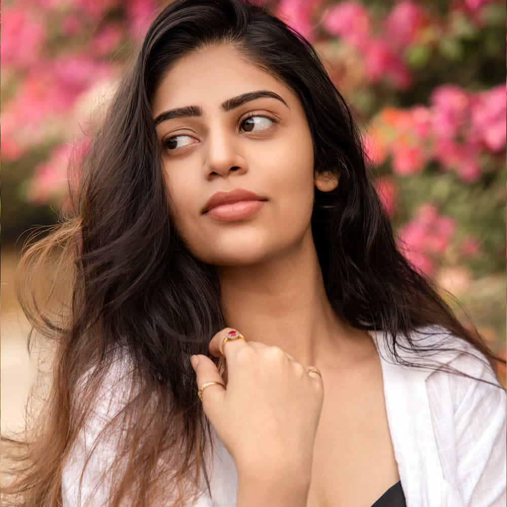 తాజాగా ఈ చిన్నది కొన్ని అందమైన ఫోటోలు షేర్ చేస్తుంది. బోల్డ్ అండ్ బ్యూటీ ఫుల్ ఫోటోలను వదిలింది. ఈ ఫోటోలకు కుర్రకారు క్రేజీ కామెంట్స్ చేస్తున్నారు. త్వరలోనే ఈ బ్యూటీ ఆకట్టుకునే సినిమాతో వస్తుందని ఆమె అభిమానులు ఎదురుచూస్తున్నారు.
