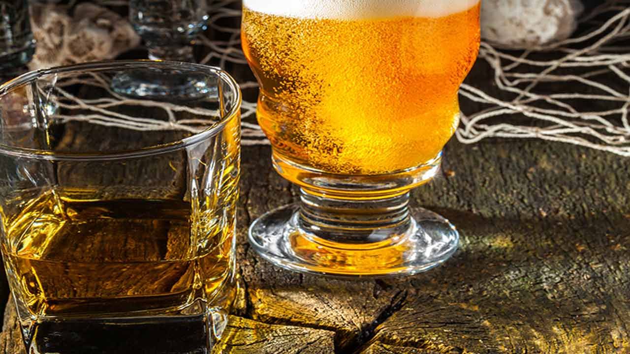 మందుబాబులు బీ కేర్‌ఫుల్..! దొరికింది కదా అని.. ఈ రెండూ కలిపితే ఎంత డేంజరో తెలుసా?