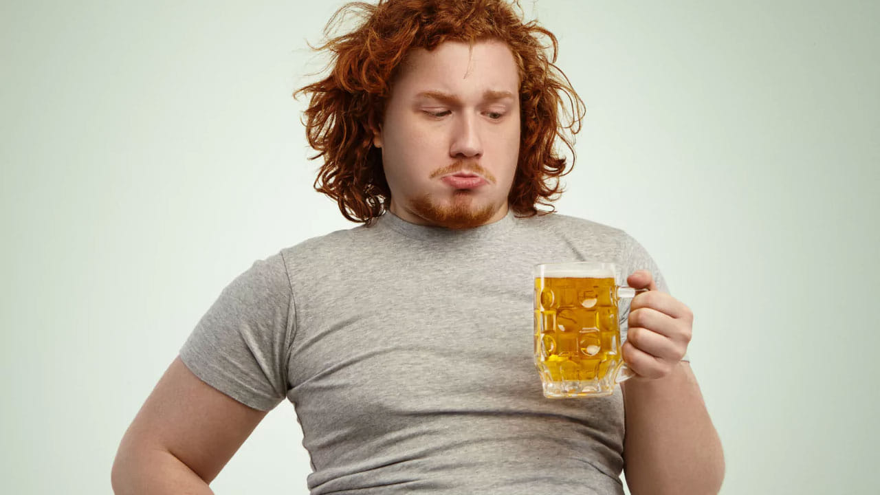 అయితే దీనిపై నిపుణులు ఏమంటున్నారంటే?  బీర్ తాగితే నిజంగానే పొట్టవస్తుందని కొన్ని అధ్యాయనాల్లో తేలిందంట. బీర్ లో కేలరీలు అధికంగా ఉంటాయి. అందువలన ఇది పొట్టరావడానికి ఒక కారణం.. అంతే కాకుండా, బీర్ తాగిన వారు తమకు తెలియకుండానే ఎక్కువ మొత్తంలో ఫుడ్ తీసుకుంటారంట.