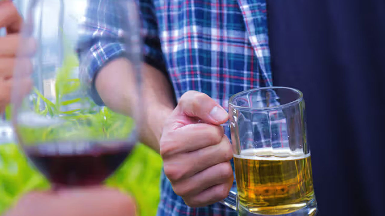 అయితే ఈ క్రమంలోనే,  ఎసిటైల్ అనే కొవ్వు ఉత్పత్తి అవుతుందంట. దీని వలన పొట్టలో కొవ్వు పేరుకపోయి పొట్ట పెరుగుతుందంట. 