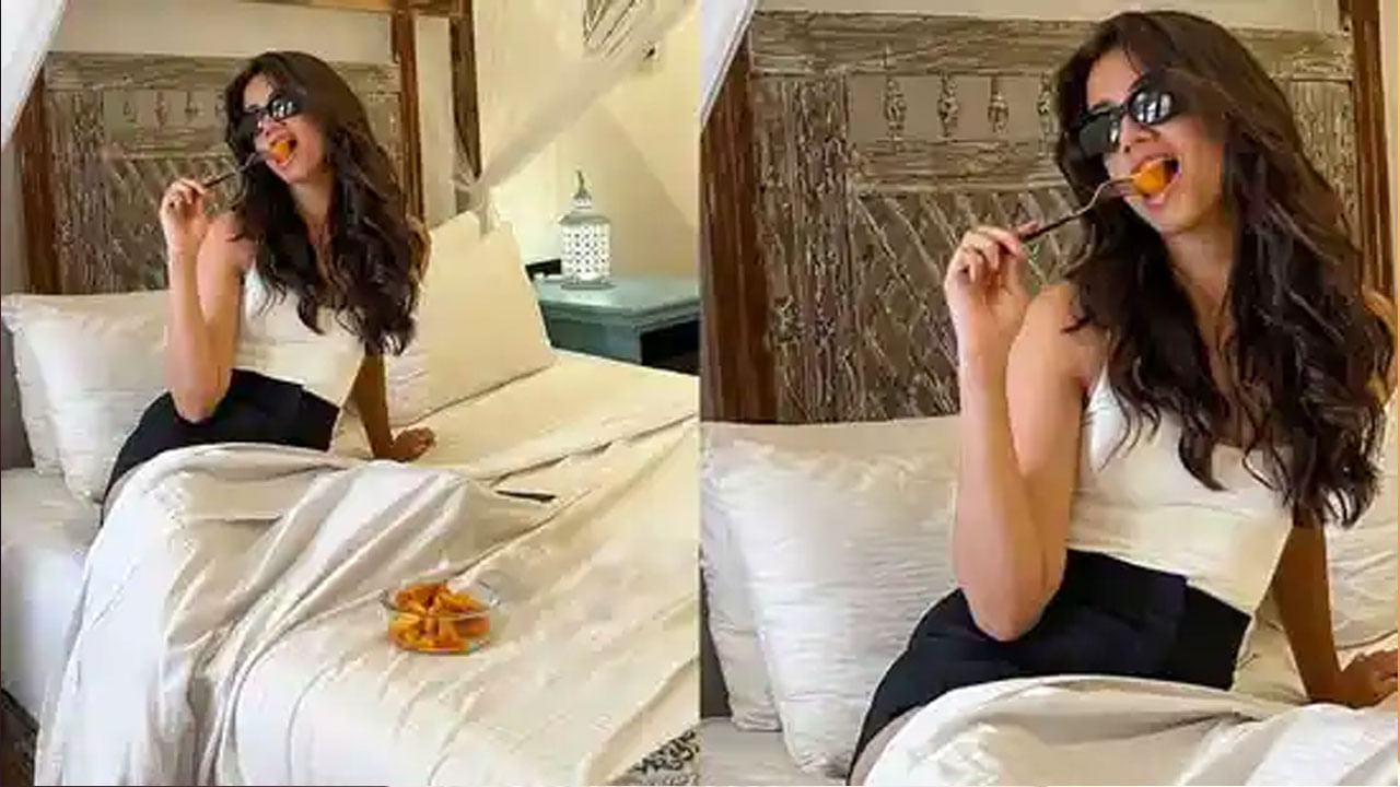 హీరోయిన్ భాగ్య శ్రీ బోర్సే గురించి ఎంత చెప్పినా తక్కువే. అందం, అభినయం ఈ ముద్దుగుమ్మ సొంతం. ప్రస్తుతం ఈ బ్యూటీ వరస సినిమాలతో ఫుల్ జోష్‌లో ఉంది.