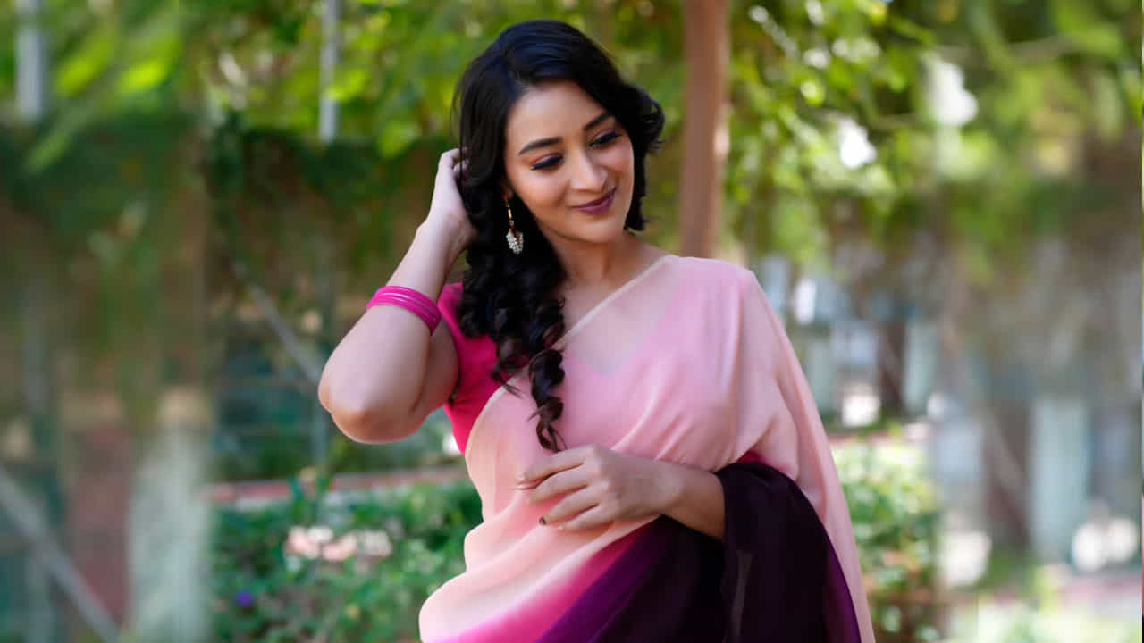 తర్వాత పలు సినిమాల్లో నటించినప్పటీ, హీరోయిన్‌గా మాత్రం తన కెరీర్‌ను సక్సెస్ ఫుల్‌గా రన్ చేయలేకపోయంది. తర్వాత యాకరింగా , బుల్లి తెరపై సందడి చేసి మంచి ఫేమ్ సంపాదించుకుంది.