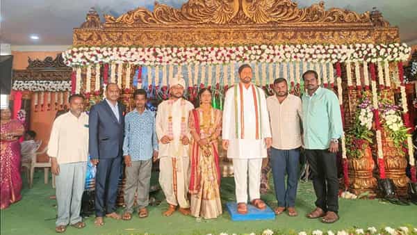 చెల్లెమ్మ పెళ్లిలో అన్నయ్య షాకింగ్ గిఫ్ట్.. అతిథులను సైతం కన్నీళ్లు పెట్టించిన వినూత్న కానుక..!