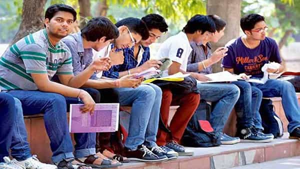 BTech Field Students: బీటెక్ ఫెయిలైన విద్యార్ధులకు గుడ్న్యూస్.. సగం క్రెడిట్లకే సర్టిఫికెట్లు!