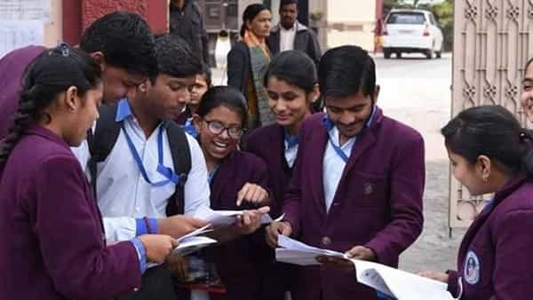 Calculator to Exams: ఇంటర్ విద్యార్ధులకు గుడ్న్యూస్.. ఆ పరీక్షకు కాలిక్యులేటర్ అనుమతి!