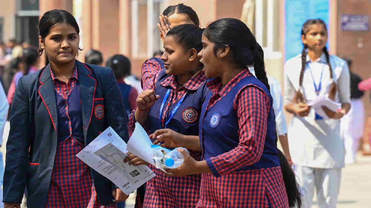 CBSE Board Exams 2025: విద్యార్ధులకు హోలీ స్పెషల్ ఆఫర్‌.. ఆ రోజు పరీక్ష రాయని వారికి మరోఛాన్స్!