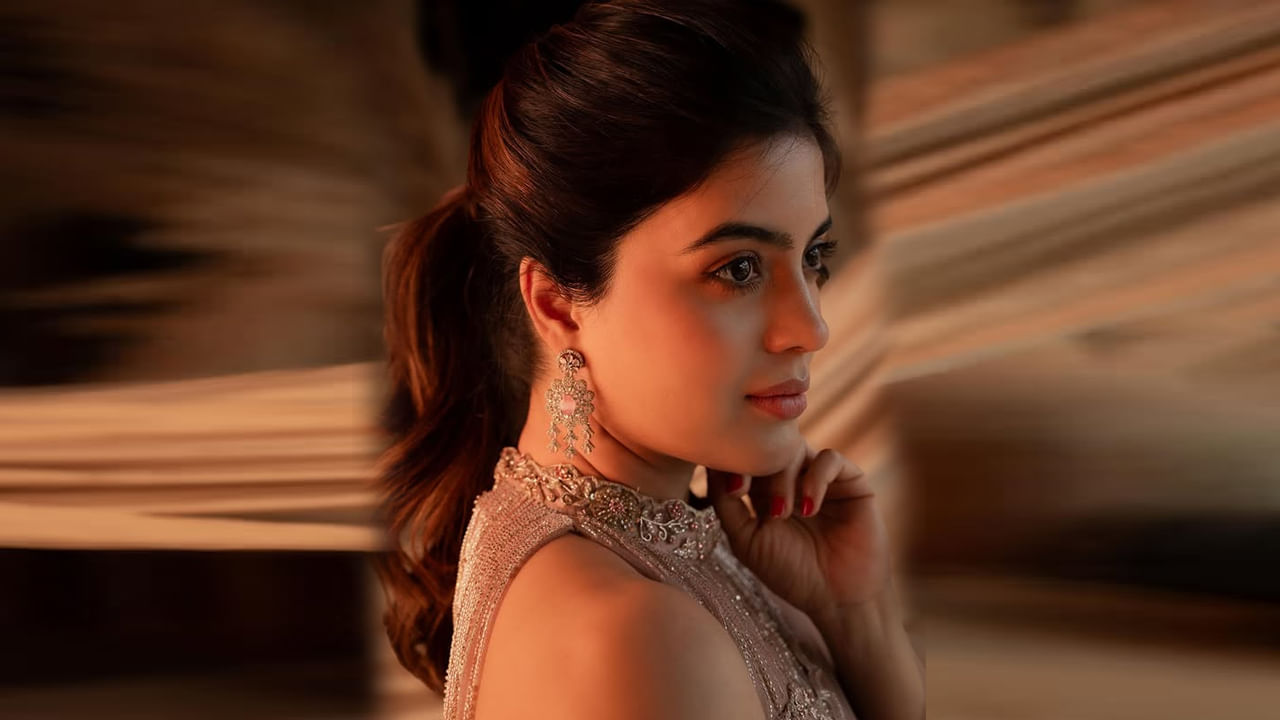Charming Amritha Aiyer
