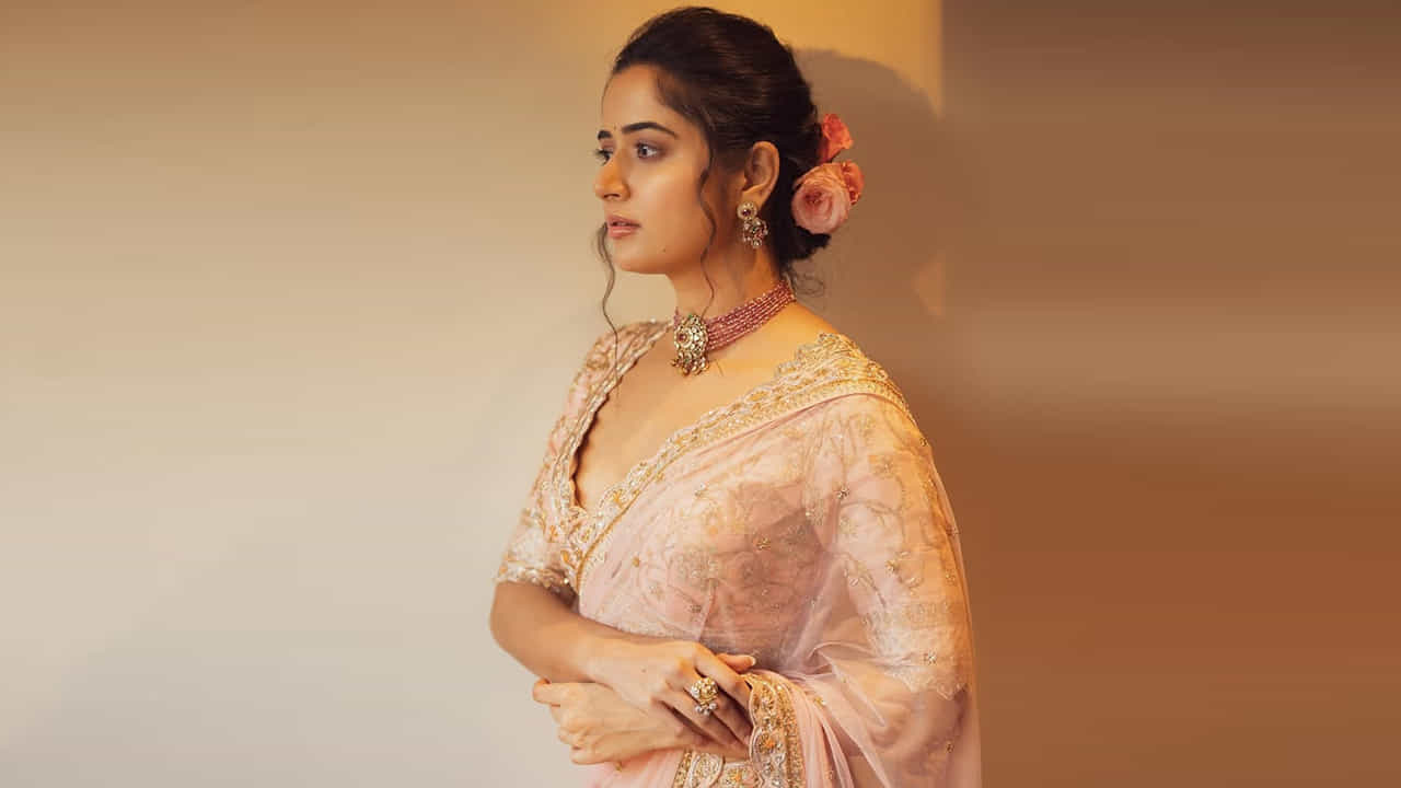 దర్శకుడు మహేష్ బాబు క్లీన్ అండ్ క్లియర్ ఫ్రెష్ ఫేస్ బెంగుళూరు పోటీలో ఆమెను చూసి క్రేజీ బాయ్ మూవీలో కథానాయకిగా అవకాశం ఇచ్చారు. SIIMA ద్వారా కథానాయకిగా ఉత్తమ డెబ్యూ యాక్ట్రెస్ అవార్డుకు ఎంపికైంది. తర్వాత కొన్ని చిత్రాల్లో నటించింది.