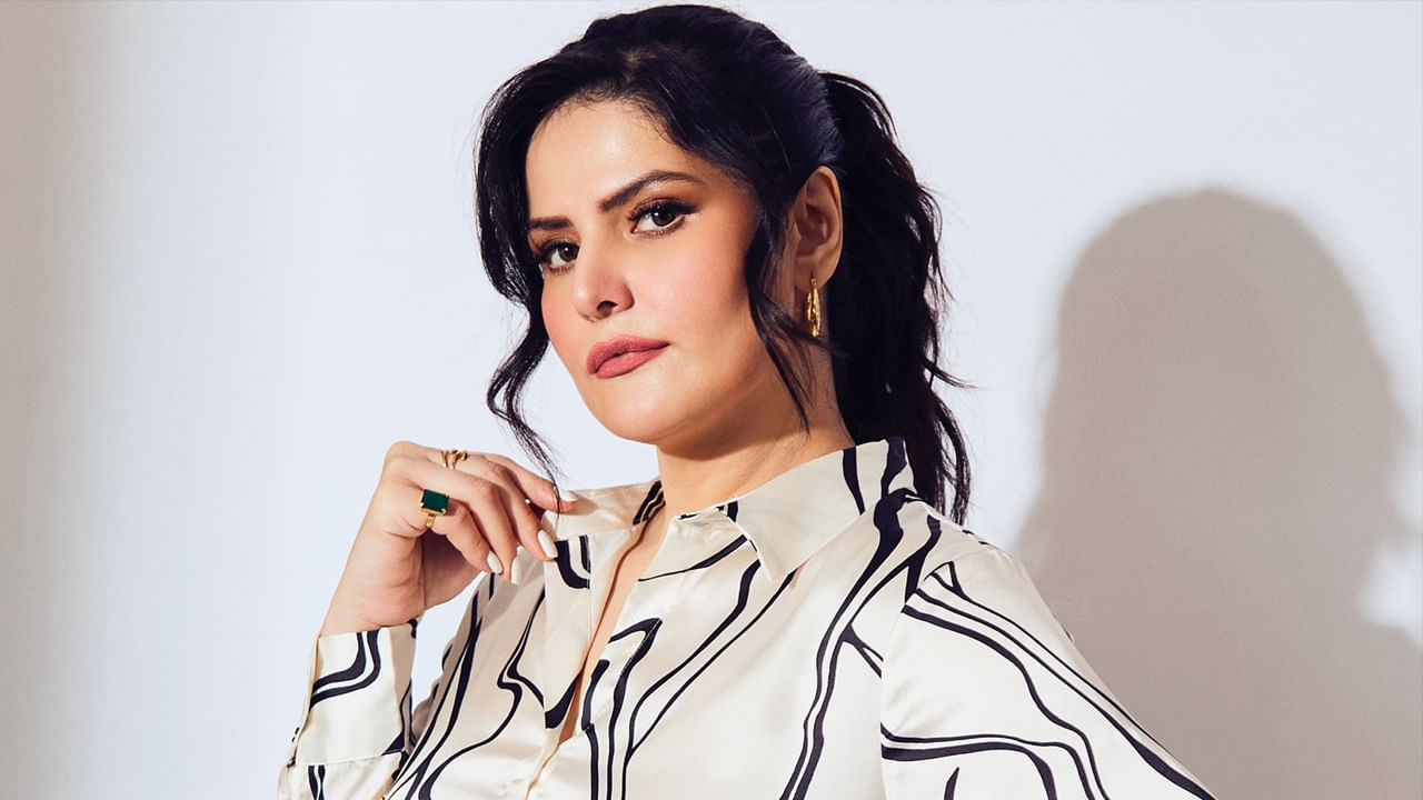 కొంతమంది హీరోయిన్లకు మొదటి సినిమాతోనే స్టార్ హీరోల సరసన అవకాశం అందుకుంటారు. అలాగే సల్మాన్ ఖాన్‌కు జోడీగా మొదటి సినిమా ఆఫర్ అందుకున్న ఎందరో హీరోయిన్లు ఫేడ్ అవుట్ అయిన విషయం తెలిసిందే. వారిలో ఒకరు ఈ జరీన్ ఖాన్.