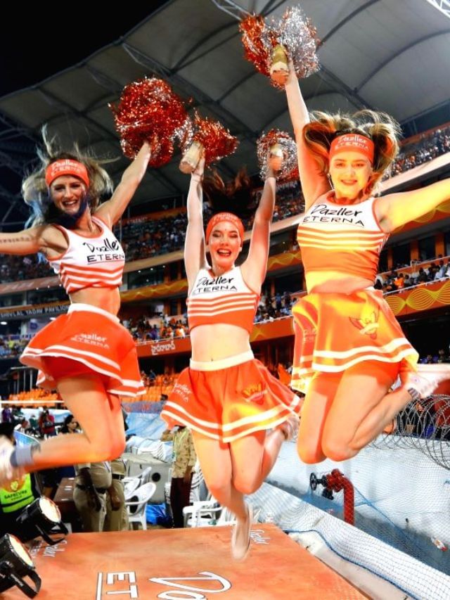 ఐపీఎల్‌ చీర్‌లీడర్లపైనా కనకవర్షమే.. ఒక్కో మ్యాచ్‌కు ఎంత సంపాదిస్తారో తెలుసా?