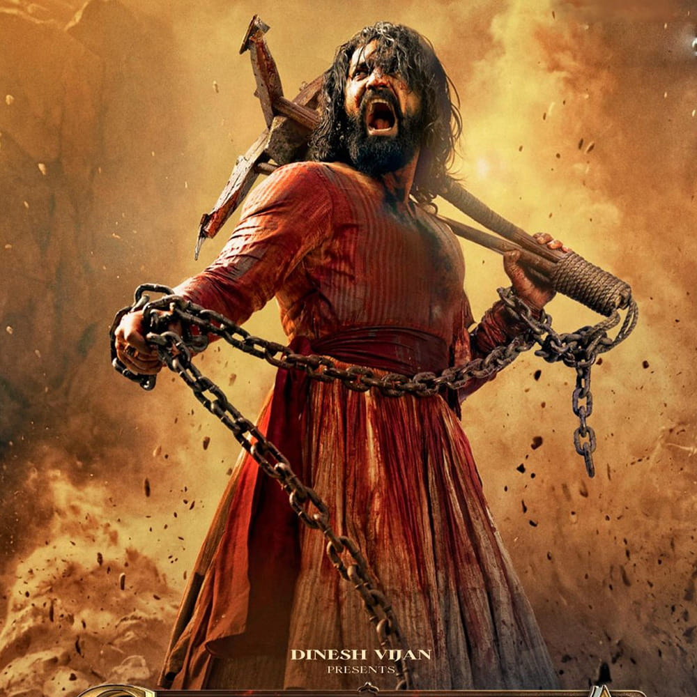 విడుదలైన 10వ రోజు కూడా దూకుడు చూపించింది ఛావా. ఫిబ్రవరి 14న విడుదలైన ఈ చిత్రానికి ఫస్ట్ డే నుంచే బ్రహ్మరథం పడుతున్నారు ప్రేక్షకులు. సెకండ్ వీకెండ్ 109 కోట్ల నెట్ వసూలు చేసింది ఛావా. అంటే రిలీజ్ అయిన.. 8,9,10వ రోజుల్లో వచ్చిన కలెక్షన్లు ఇవి. 128 కోట్లతో పుష్ప 2 ఈ లిస్టులో టాప్‌లో ఉంది. 
