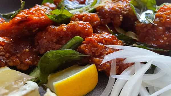 లొట్టలేసుకుంటూ తినే Chicken 65కి.. ఆసలు ఆ పేరు ఎలా వచ్చిందో తెలుసా?