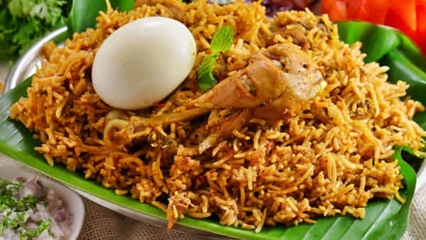 Chicken Biryani: బిర్యానీ సగం తిన్నాక షాకింగ్ సీన్.. ఇంతకీ ఏం జరిగిందంటే..