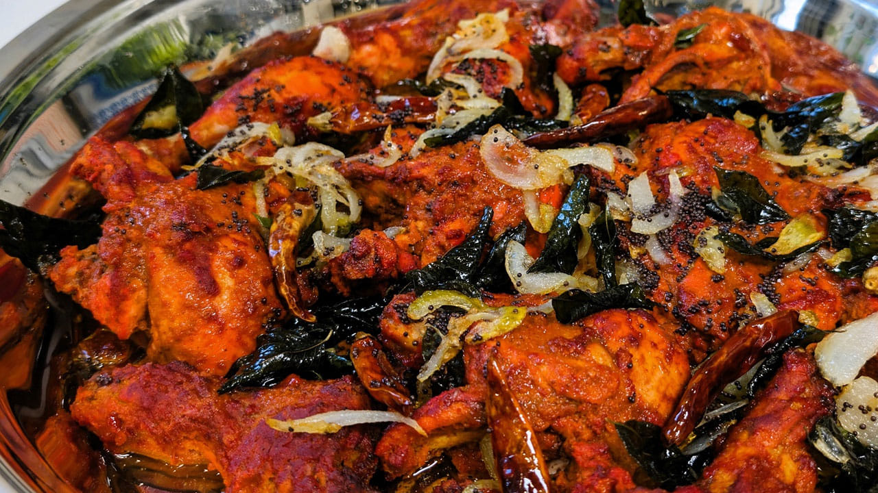 మరో ఫన్నీ, ఇంట్రెస్టింగ్ స్టోరీ ఏమిటంటే? చికెన్ 65 తయారు చేయడానికి తీసుకున్న కోడి 65 రోజుల వయస్సు గలదంట, ఎందుకంటే ఇంత కాలం వయస్సు ఉన్న కోడి మాంసం అత్యంత మృదువైనది. అందుకే దీనికి చికెన్ 65 అని పేరు పెట్టారని చెబుతుంటారు. ఇక ఇందులో ఏది నిజమో తెలియదు కానీ, చికెన్ 65 వెనుక ఇన్ని కథలున్నాయి.