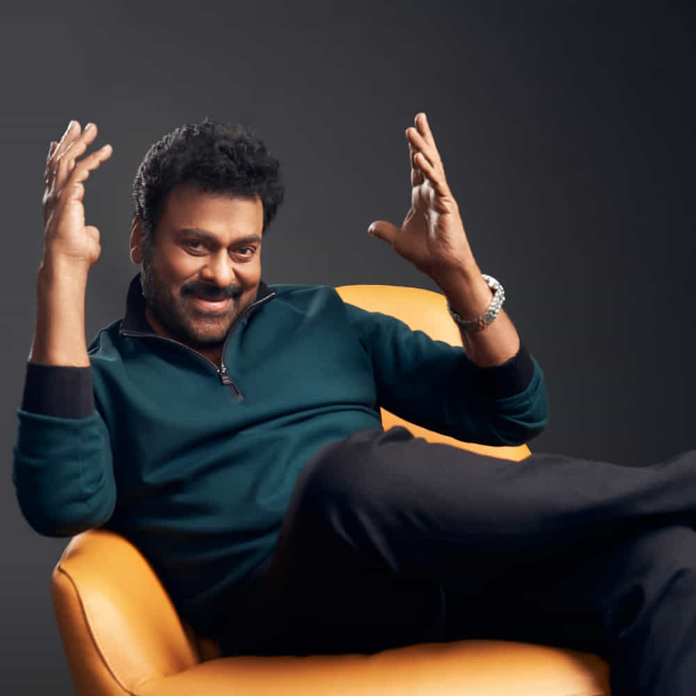 మెగాస్టార్ చిరంజీవి.. ప్రత్యేకంగా పరిచయాలు అవసరం లేని పేరు.. ఇండియన్ సినిమాలో తనకంటూ పేజీ కాదు.. ఏకంగా గ్రంథాన్నే లిఖించుకున్న అరుదైన నటులు చిరంజీవి. నాలుగున్నర దశాబ్దాలకు పైగానే సినిమాను రూల్ చేస్తున్నారీయన.