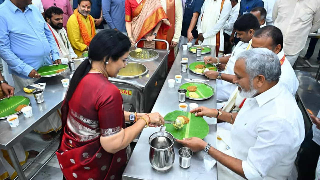 ప్రతి ఏడాది దేవాన్ష్ పుట్టినరోజు చంద్రబాబు కుటుంబ సభ్యులు అన్నదాన ట్రస్టుకు డొనేషన్ ఇవ్వడం ఆనవాయితీగా వస్తొంది. ఇక దేవాన్ష్ నామకరణం, అన్నప్రాసన కూడా తిరుమలలోనే జరగడం విశేషం.