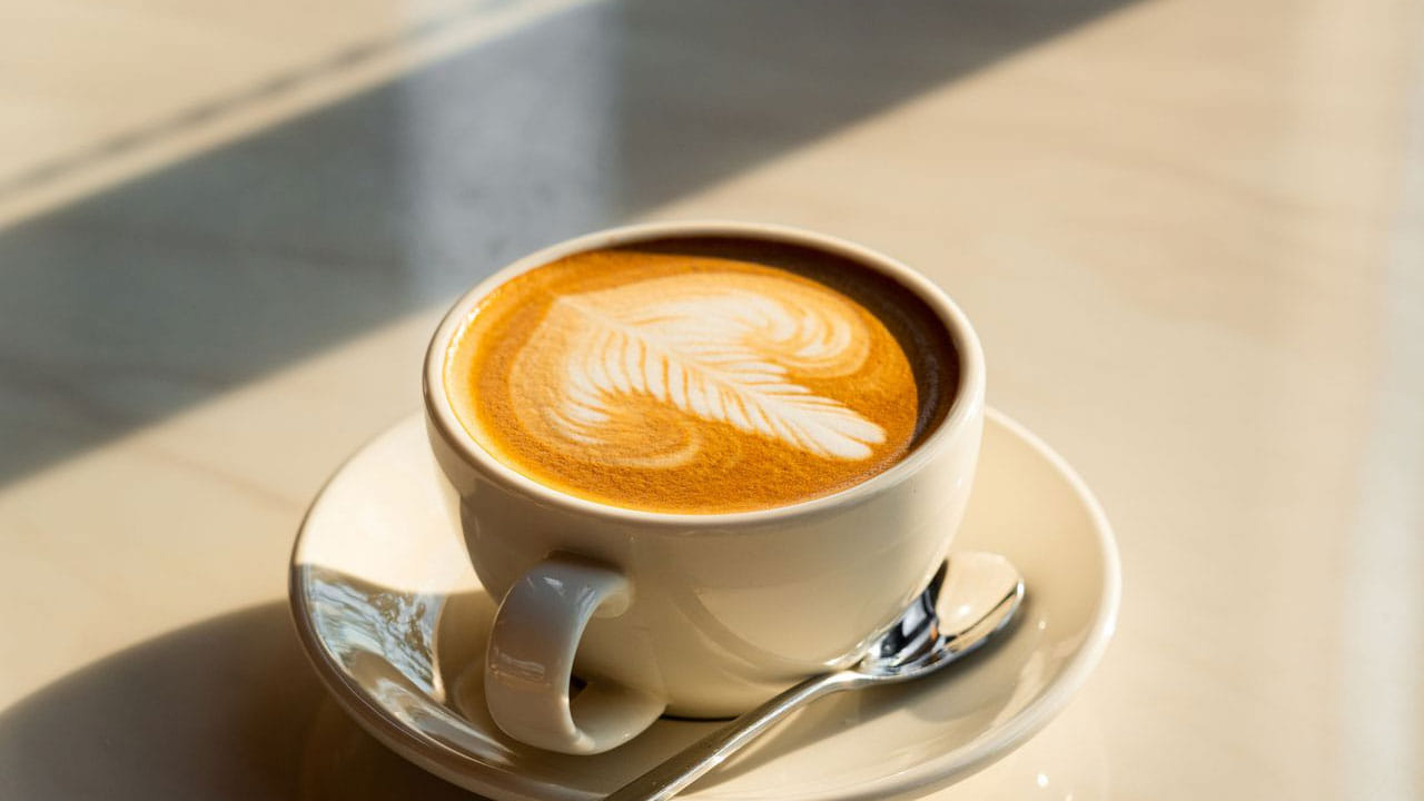 ఇలా కాఫీ తాగిన వెంటనే నీరు తాగడం వలన జీర్ణసంబంధ సమస్యలు వస్తాయంట. ముఖ్యంగా అజీర్ణం, కడుపు ఉబ్బరం, గ్యాస్, అజీర్తి వంటి సమస్యలు వస్తాయి అంటున్నారు వైద్యులు.