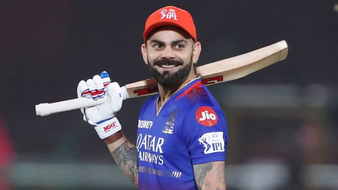 అయితే, ఈసారి కోహ్లీ చెన్నై బౌలర్లపై పూర్తిగా దాడి చేయలేకపోయాడు. బెంగళూరు స్టార్ ఓపెనర్ను 13వ ఓవర్లో నూర్ అహ్మద్ పెవిలియన్కు వెనక్కి పంపాడు. కోహ్లీ 30 బంతుల్లో 31 పరుగులు చేశాడు. తద్వారా చెన్నైపై అతని మొత్తం పరుగులు 1084కు చేరుకున్నాయి. అయితే, ఇది ఉన్నప్పటికీ, చెపాక్ స్టేడియంలో కోహ్లీ రికార్డు ప్రత్యేకంగా ఏమీ లేదు. ఈ మైదానంలో కోహ్లీ 14 ఇన్నింగ్స్లలో 414 పరుగులు మాత్రమే చేశాడు. ఈ మైదానంలో అతని సగటు 29.50 మాత్రమే. అతని స్ట్రైక్ రేట్ 110.40గా నిలిచింది.