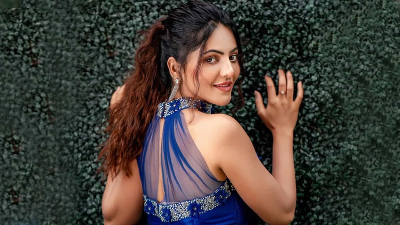 తమిళనాడు రాష్ట్రంలోని కోయంబత్తూరులోని కర్పగం కాలేజ్ ఆఫ్ ఇంజనీరింగ్లో ఇన్ఫర్మేషన్ టెక్నాలజీ చదివింది. చెన్నైలోని SRM ఇన్స్టిట్యూట్ ఆఫ్ సైన్స్ అండ్ టెక్నాలజీలో, కోయంబత్తూరులోని శ్రీ కృష్ణ కాలేజ్ ఆఫ్ ఇంజనీరింగ్ అండ్ టెక్నాలజీలో చదువుకుంది.