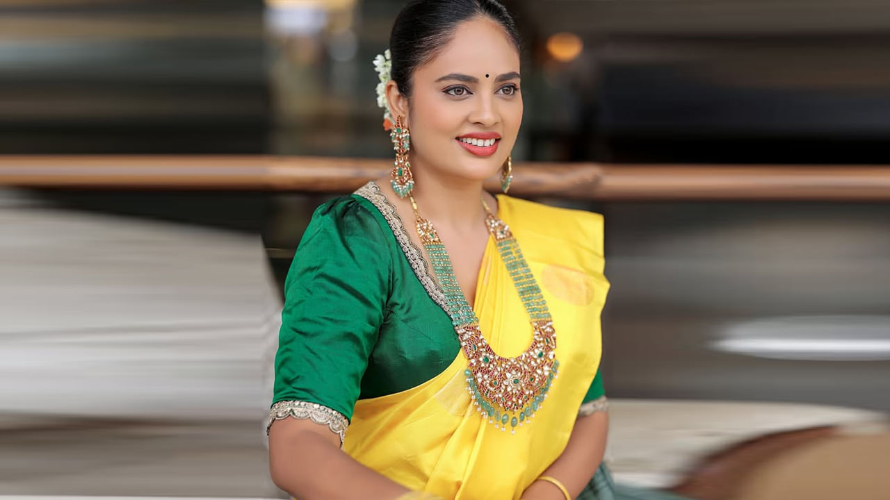 నందిత శ్వేత  30 ఏప్రిల్ 1990న కర్ణాటకలోని బెంగుళూరులో శ్వేతగా జన్మించింది. ఆమె తండ్రి వ్యాపారవేత్త మరియు ఆమె తల్లి గృహిణి. ఆమెకు ఇద్దరు తమ్ముళ్లు ఉన్నారు. ఆమె క్రైస్ట్ యూనివర్సిటీలో డిగ్రీ పట్టా అందుకుంది ఈ ముద్దుగుమ్మ.