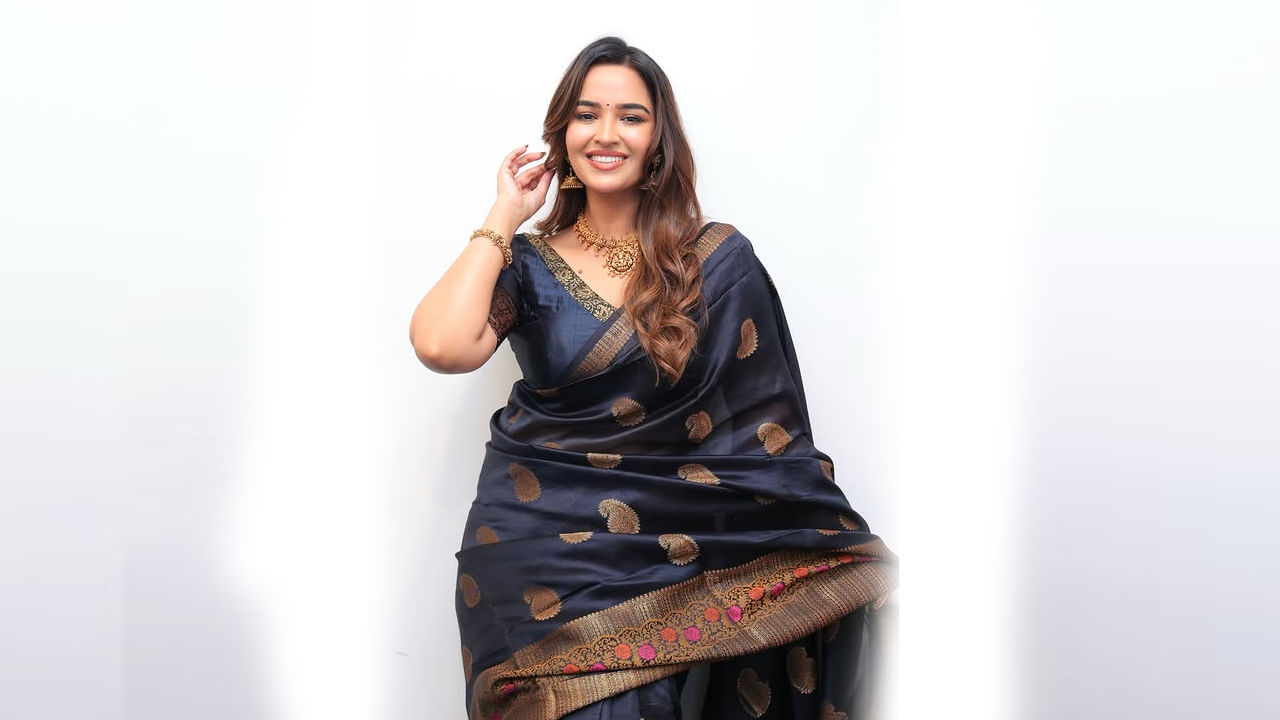 05 అక్టోబర్ 1989న ఆంధ్రప్రదేశ్ రాష్ట్రంలో డెస్టినీ సిటీ విశాఖపట్నంలో జన్మించింది వయ్యారి భామ పూజిత పొన్నాడ. తమిళనాడులోని చెన్నైలోని SRM ఇన్‌స్టిట్యూట్ ఆఫ్ సైన్స్ అండ్ టెక్నాలజీ నుండి B.Tech సాఫ్ట్‌వేర్ ఇంజనీర్ పట్టా పొందింది.