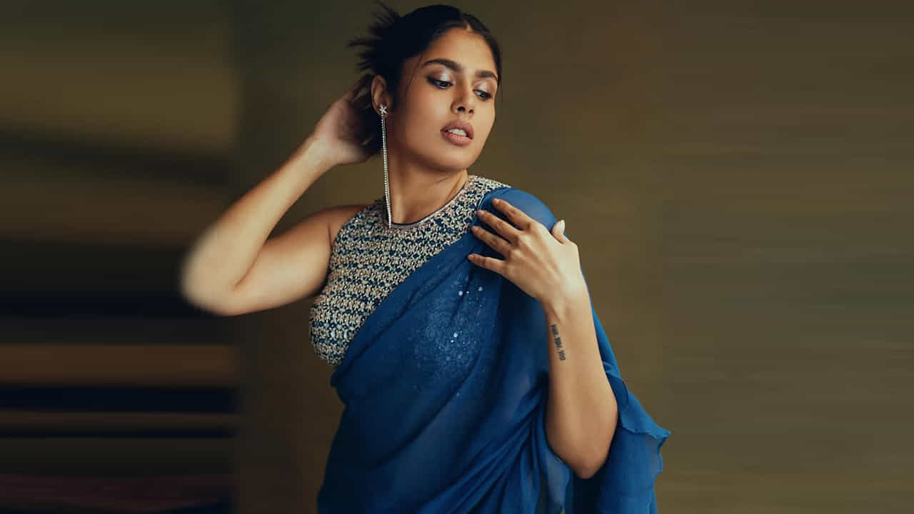 28 మే 1998న తెలంగాణ రాష్ట్ర రాజధాని హైదరాబాద్లో జన్మించింది అందాల తార ఫరియా అబ్దుల్లా. ఆమె హిందీ-ఉర్దూ మాట్లాడే ముస్లిం కుటుంబనికి చెందినది. అయితే సినిమాపై ఉన్న ఇష్టంతో తన కెరీర్ కోసం తెలుగు నేర్చుకుంది.
