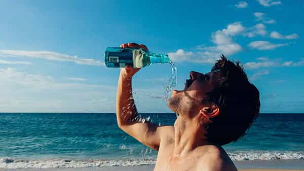 Dehydration: మీరూ నీళ్లు తక్కువగా తాగుతుంటారా? అయితే త్వరలోనే మీ కిడ్నీలు మటాష్..