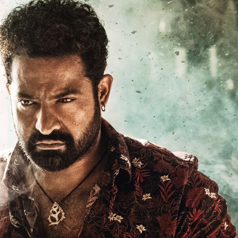 మరోవైపు దేవర 2 స్క్రిప్ట్ పనులు ఈ మధ్యే మొదలుపెట్టారు కొరటాల శివ. మే నాటికి కథ పూర్తి చేసి.. 2025 సెకండాఫ్ అంతా ప్రీ ప్రొడక్షన్పైనే ఫోకస్ చేయనున్నారు ఈ దర్శకుడు. ఈలోపు డ్రాగన్ పూర్తి చేయనున్నారు తారక్.