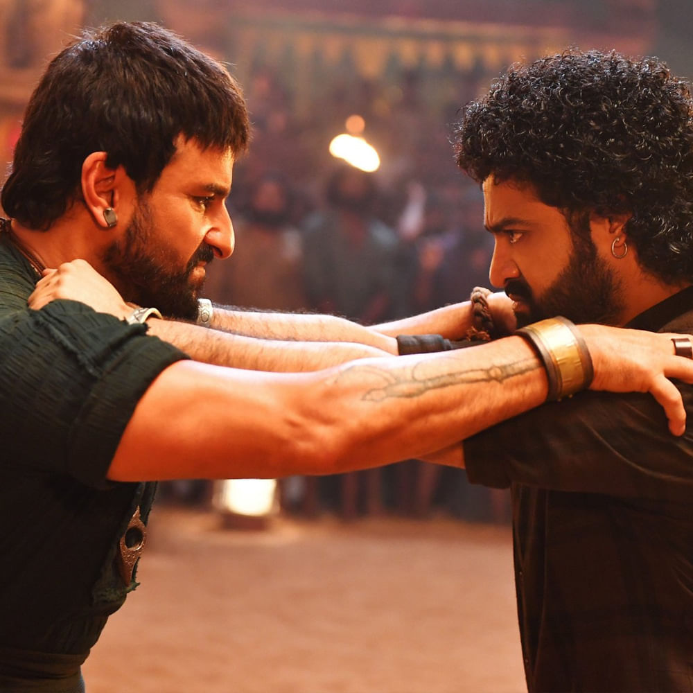 డిసెంబర్ నాటికి దేవర 2 ప్రీ ప్రొడక్షన్ పూర్తైతే.. 2026 ఫస్టాఫ్లో సెట్స్పైకి తీసుకెళ్లి దసరాకి రిలీజ్ చేయాలనేది కొరటాల ప్లాన్. పైగా తారక్ కూడా ఓ సినిమా అయ్యాకే.. మరోటి అంటున్నారు. అంటే 2026 సంక్రాంతికి డ్రాగన్.. దసరాకు దేవర 2తో రావడం దాదాపు ఖాయం. 2010లోనూ సంక్రాంతికి అదుర్స్.. దసరాకు బృందావనంతో వచ్చి హిట్ కొట్టారు తారక్.