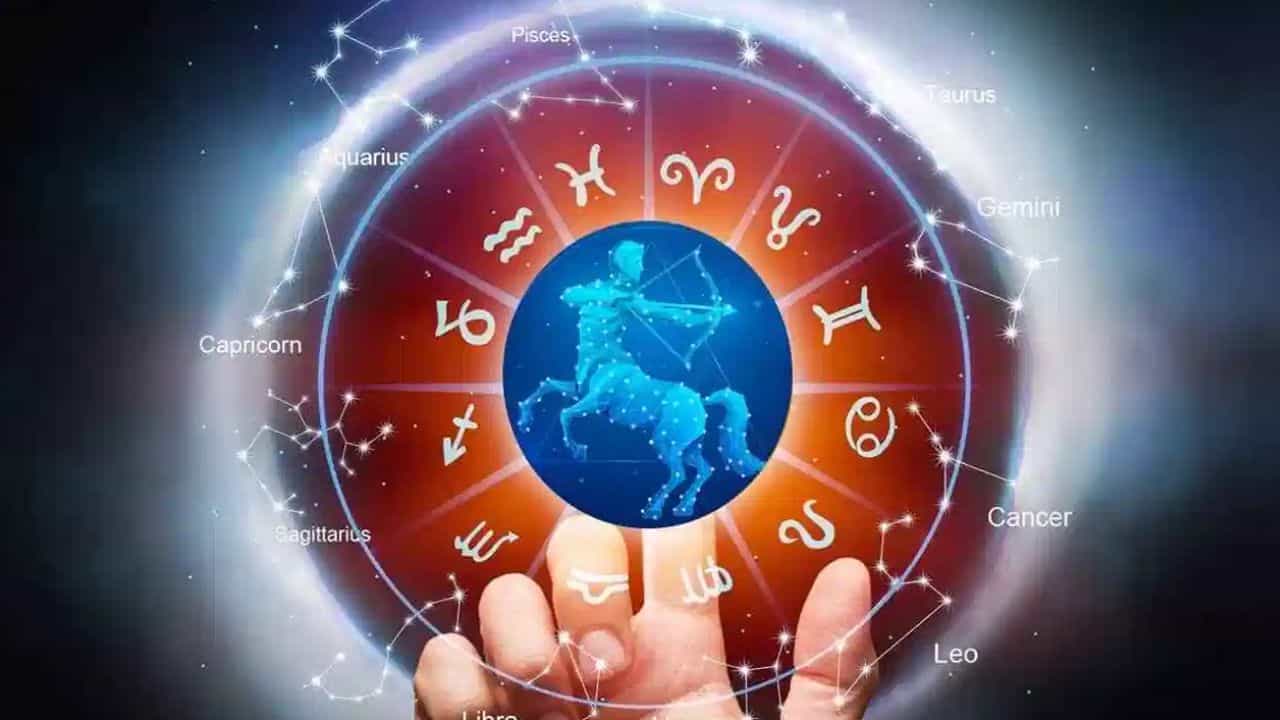 ధనుస్సు రాశి వారు పొదుపు గురించి ఆందోళన చెందే వారు కాదు. ఈరోజు బాగా జీవించాలనే కోరికతో వారు వినోదం, విలాసాల కోసం ఎక్కువ ఖర్చు చేస్తారు. మీరు మీ డబ్బును కొంచెం ప్రణాళికతో ఖర్చు చేస్తే మీరు రుణ సమస్యలను నివారించవచ్చు. మీ ఆర్థిక పరిస్థితిని మెరుగుపరుచుకోవచ్చు.