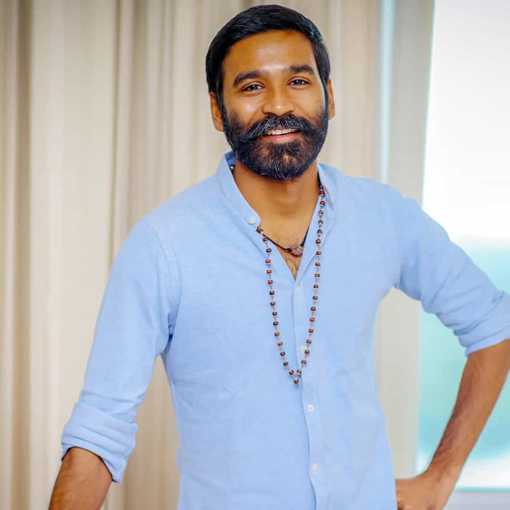 ధనుష్ తమిళ హీరో అనే ట్యాగ్ లేదిప్పుడు. ఆయన తెలుగులో స్ట్రెయిట్ సినిమాలు చేస్తున్నారు. ఓ వైపు బాలీవుడ్లోనూ రఫ్ఫాడించేస్తున్నారు. అయినా, ఆయనకు డైరక్ట్ చేయాలన్న ఇంట్రస్ట్ ఏమాత్రం తగ్గడం లేదు. ఆయన ప్యాషన్కి టైమ్ లేదనే సాకు అడ్డు రావడం లేదు. రీసెంట్గా జాబిలమ్మ నీకు అంత కోపమా... మూవీతో కెప్టెన్గా మంచి సక్సెస్ అందుకున్నారు ధనుష్