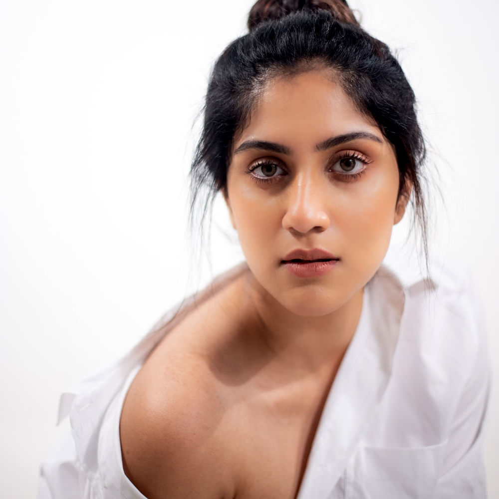 ధన్య బాలకృష్ణ నటించిన బాపు సినిమా ఇటీవలే ప్రేక్షకుల ముందుకు వచ్చింది. ధన్య బాలకృష్ణ ఎక్కువగా సైడ్ రోల్స్ చేసింది. పేరుకు సైడ్ క్యారెక్ట‌ర్ ఆర్టిస్ట్‌గా న‌టించినా త‌న‌కంటూ ఓ ప్ర‌త్యేక గుర్తింపును సంపాదించుకుంది న‌టి ధ‌న్య బాల‌కృష్ణ‌.