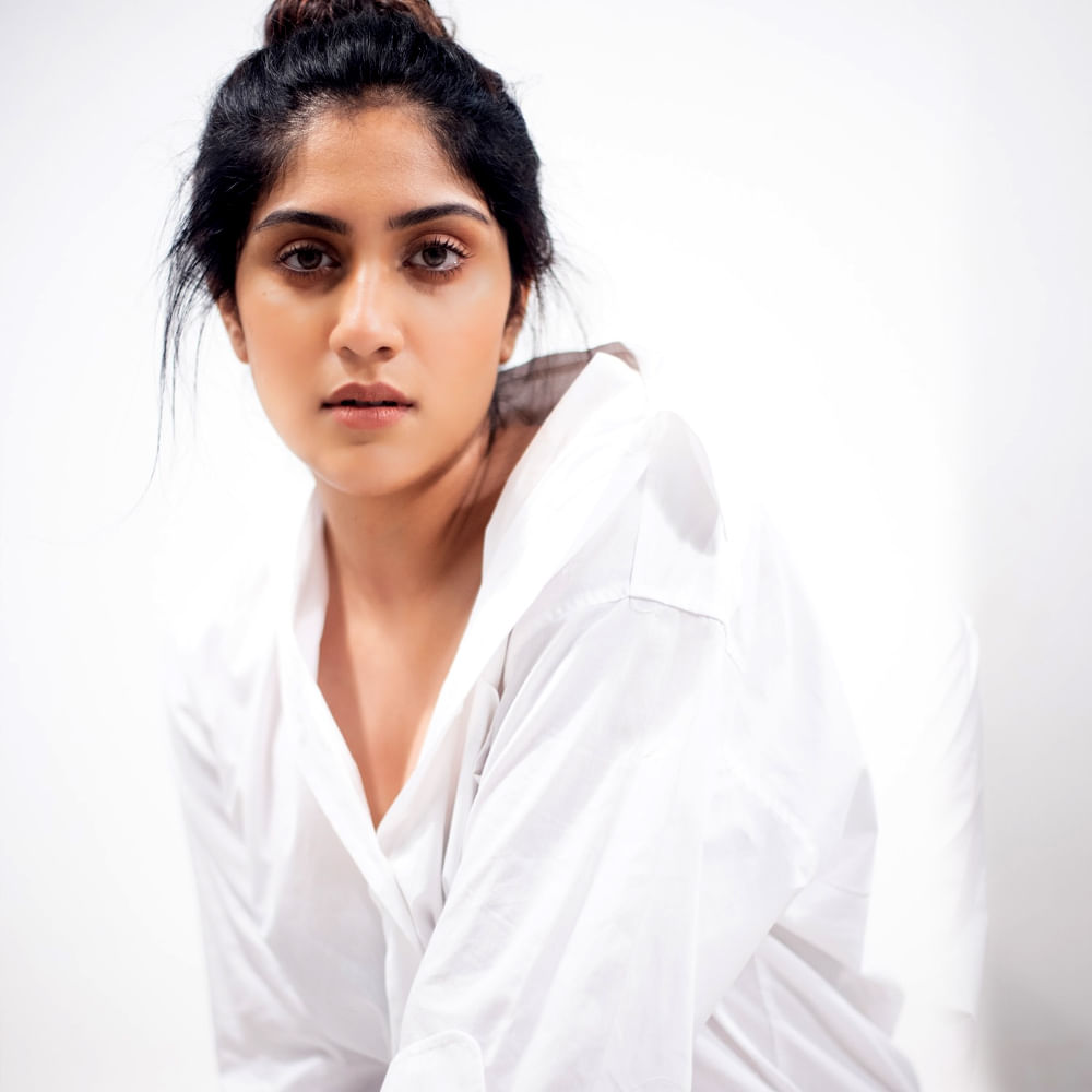 తెలుగులో సాఫ్ట్ వేరు సుధీర్, నేను శైలజ, రాజు గారి గది, కార్బన్ వంటి చిత్రాల్లో నటించి గుర్తింపు తెచ్చుకుంది. అటు వెండితెరపైనే కాకుండా డిజిటల్ ప్లాట్ ఫాంలోనూ పలు వెబ్ సిరీస్ చేస్తూ రాణిస్తోంది. అలాగే సోషల్ మీడియాలోనూ యాక్టివ్ గా ఉంటుంది ఈ చిన్నది