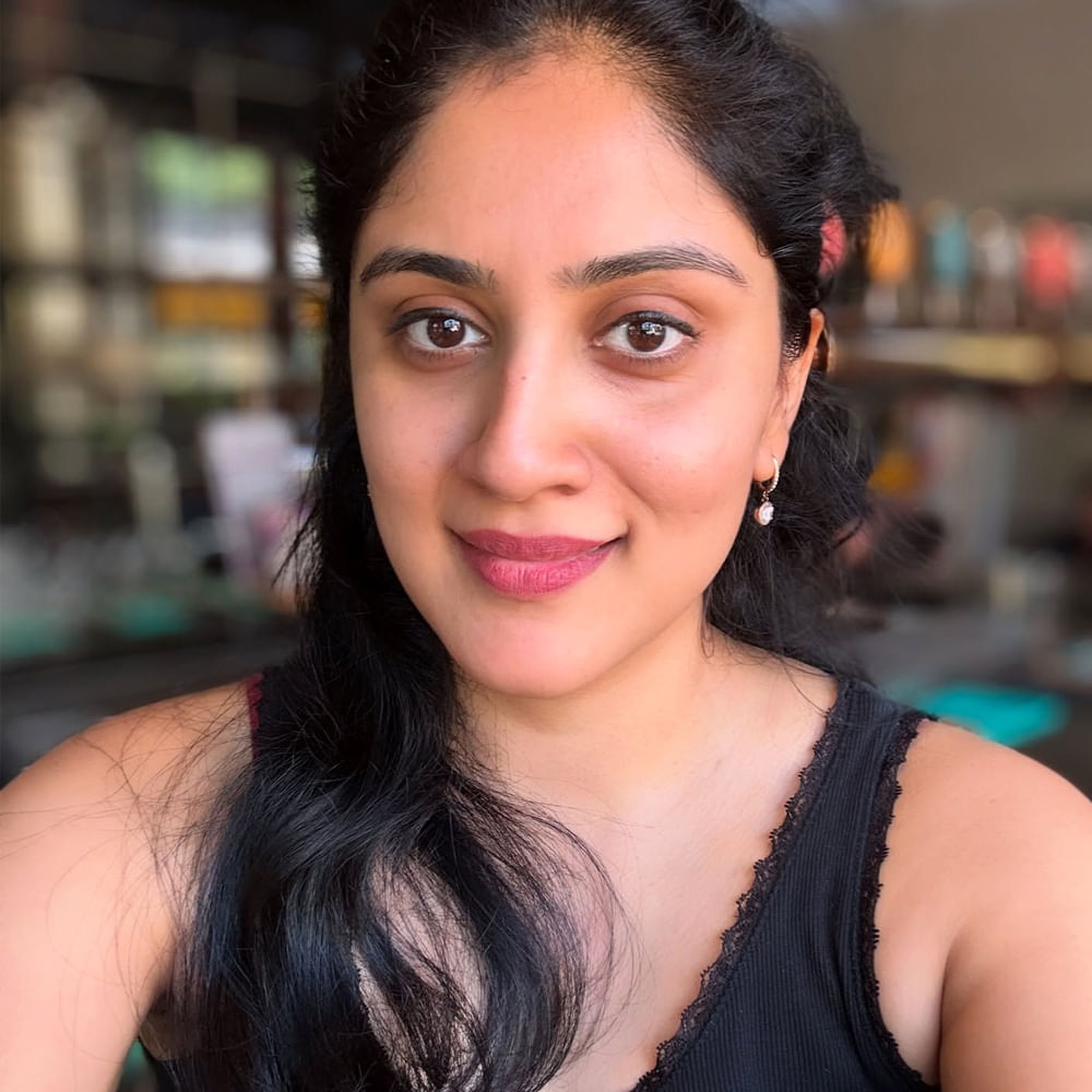 తాజాగా దాన్యబాలకృష్ణ ఫోటోలు సోషల్ మీడియాలో చక్కర్లు కొడుతున్నాయి. ధన్య బాలకృష్ణ ఫోటోల పై నెటిజన్స్ రకరకాల కామెంట్స్ చేస్తున్నారు. హీరోయిన్స్ ను మించిన అందం మీది అంటూ కుర్రాళ్ళు కామెంట్స్ చేస్తున్నారు.