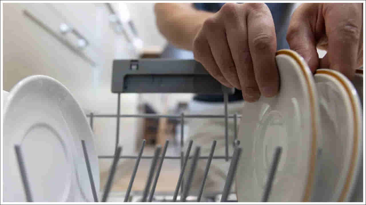 Dishwasher: పనిమనిషి రాకపోయినా నో టెన్షన్.. వంట పాత్రలను శుభ్రం చేసే యంత్రం!