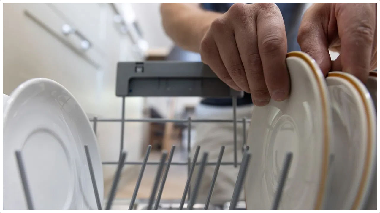 Dishwasher: పనిమనిషి రాకపోయినా నో టెన్షన్.. వంట పాత్రలను శుభ్రం చేసే యంత్రం!