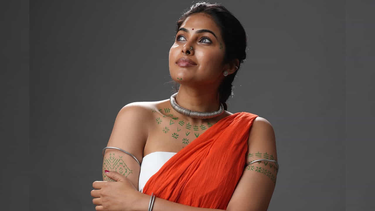 ముఖ్యంగా చిరంజీవి సినిమాలనే ఛాన్స్ కొట్టేసిన ఈ ముద్దుగమ్మ, తన నటనతో అందరినీ ఆకట్టుకుంది. అంతే కాకుండా ఈ మూవీ తర్వాత పుష్ప2, డాకు మహారాజ్ వంటి సినిమాల్లో కూడా నటించింది.