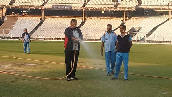 IPL 2025: ఆ టీమ్కు షాక్.. పిచ్ మార్చమని అడిగిన కెప్టెన్! ఛల్.. నేను మార్చను పో అన్న పిచ్ క్యూరేటర్!