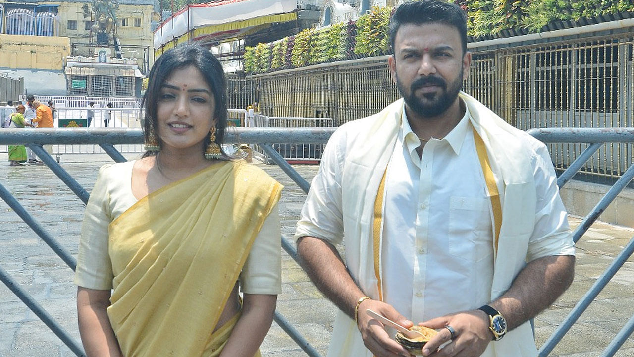 తర్వాత ఈ ముద్దుగుమ్మ చాలా సినిమాల్లో అవకాశం దక్కించుకుంది. అనుకుస్థాయిలో గుర్తింపు మాత్రం రాలేదు. ఇక సినిమాలు లేకపోయినప్పటికీ ఈ అమ్మడుకు క్రేజ్ మాత్రం బానే ఉంటుంది.ఎప్పుడూ సోషల్ మీడియాలో చాలా యాక్టివ్‌గా ఉండే ఈ ముద్దుగుమ్మ ఎప్పుడూ తన అభిమానులతో ముచ్చటిస్తుంటిస్తుంది. ఎప్పటికప్పుడు గ్లామర్ ఫొటోలు షేర్ చేస్తూ నెటిజన్స్‌ను ఆకట్టుకుంటుంది. 