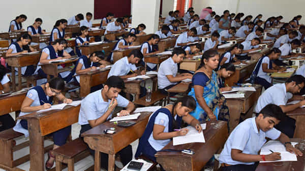 Exam Tips: అతిగా చదువుతున్నారా.. మొదటికే మోసం.. పరీక్షల వేళ ఈ పొరపాట్లు చేయకండి..