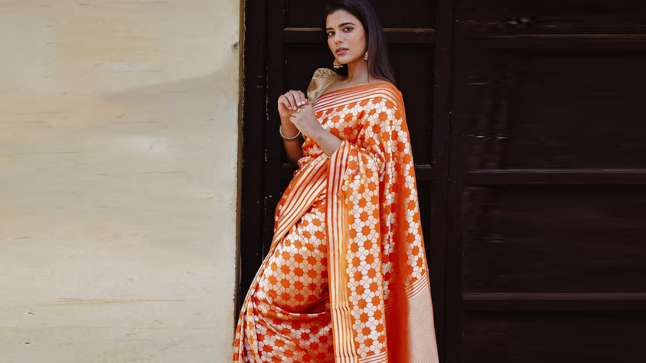 ఈ ఏడాది పండక్కి ప్రేక్షకుల ముందుకి వచ్చిన సంక్రాంతికి వస్తున్నాం సినిమాతో తెలుగులో మరో బ్లాక్ బస్టర్ అందుకుంది ఈ వయ్యారి. ప్రస్తుతం కరుప్పర్ నగరం,  మోహన్ దాస్, తీయవర్ కులైగల్ నడుంగ అనే తమిళ సినిమాలతో పాటు ఉత్తరాఖండ అనే ఓ కన్నడ సినిమాలో నటిస్తుంది.