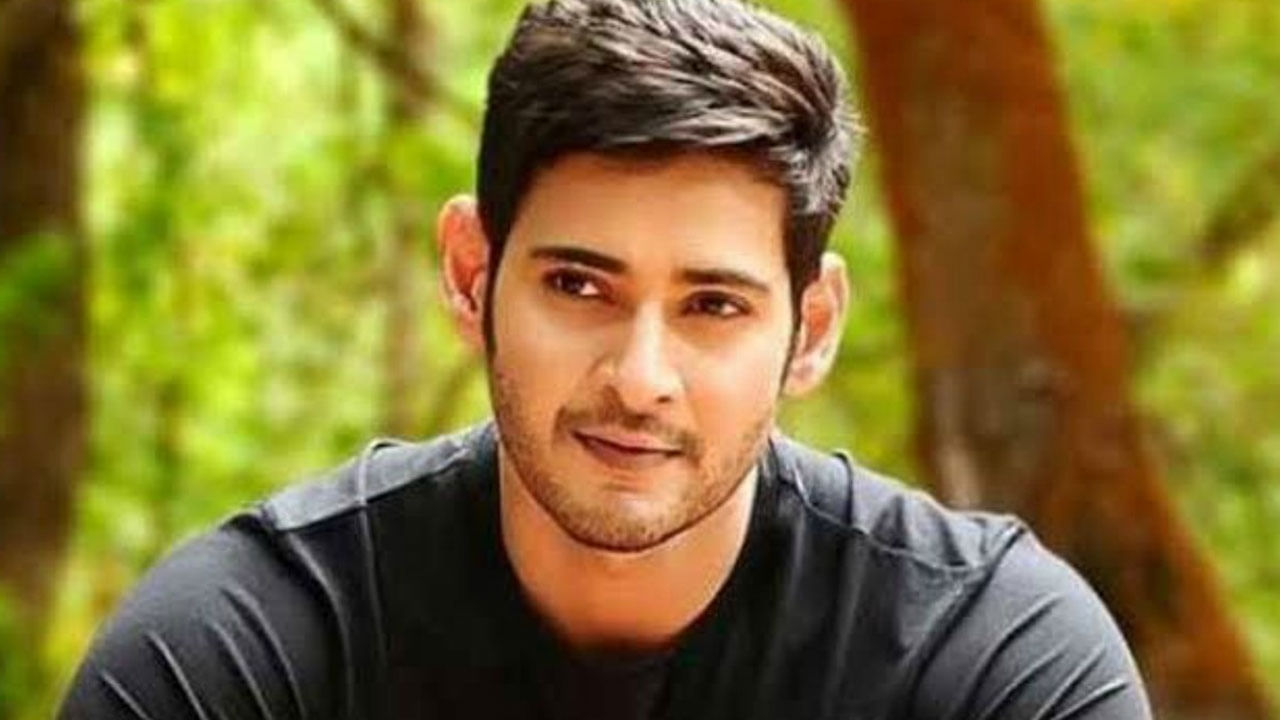 అప్పుడే మన గ్రౌండ్ మీద పట్టు ఉంటుందనే సలహాలిస్తున్నారు డార్లింగ్కి. ఎగ్జాంపుల్గా రీసెంట్ బ్లాక్ బస్టర్ సంక్రాంతికి వస్తున్నాం సినిమాను చూపిస్తున్నారు.