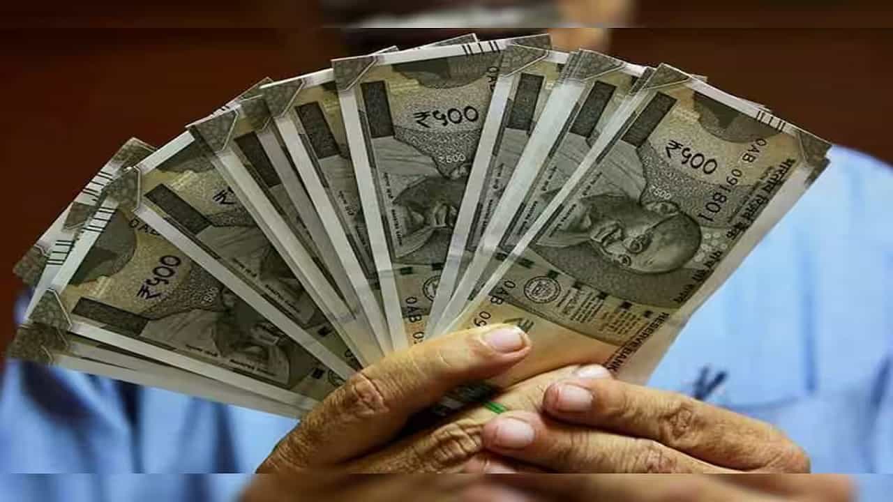 బ్యాంకు ఆఫ్ బరోడాలో రూ.8లక్షల పెట్టుబడిపై అంచనా వేసిన మెచ్యూరిటీ మొత్తం రూ. 9,89,517గా ఉంది. అంటే రాబడి రూ. 1,89,517గా ఉంది. అలాగే సీనియర్ సిటిజన్లకు మెచ్యూరిటీ మొత్తం రూ. 10,04,198గా ఉంది. అంటే అంచనా వేసిన రాబడి రూ. 2,04,198గా ఉంది. 
