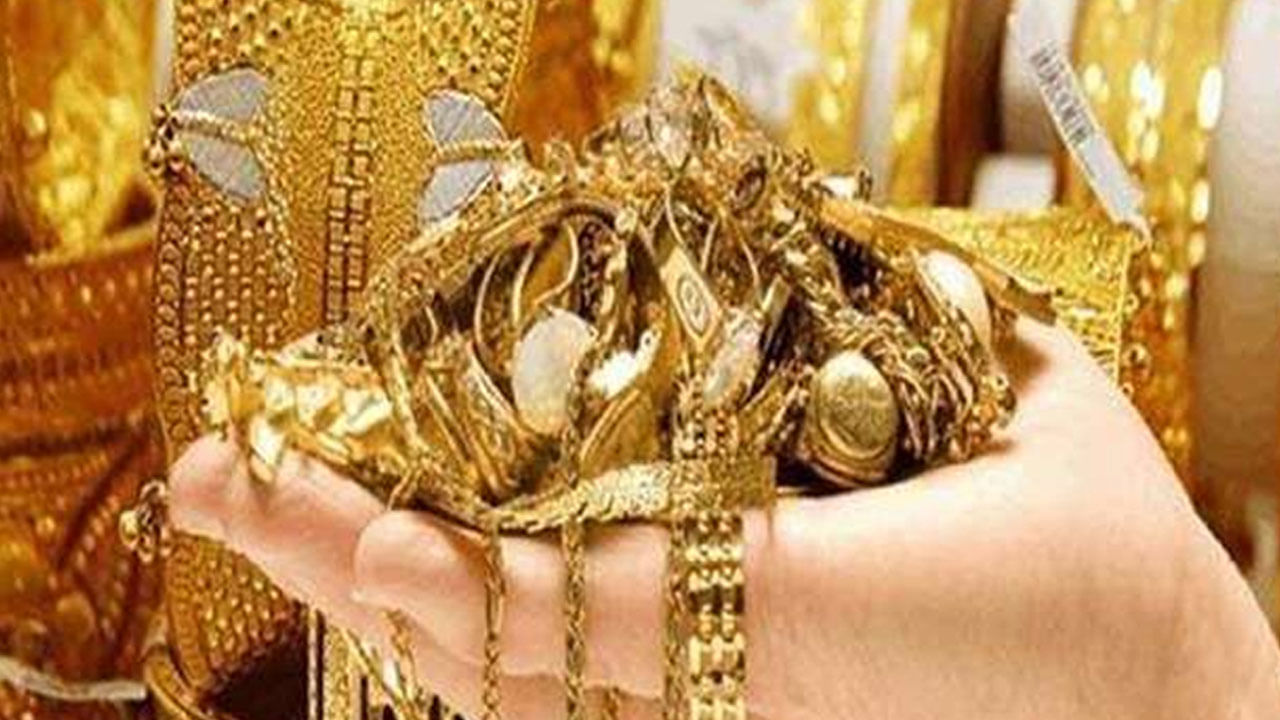 Andhra News: ఒకే ఒక్క కాలనీని టార్గెట్ చేసిన దొంగలు.. నిద్ర మత్తు వీడే సరికి కోట్లకు కోట్లే..