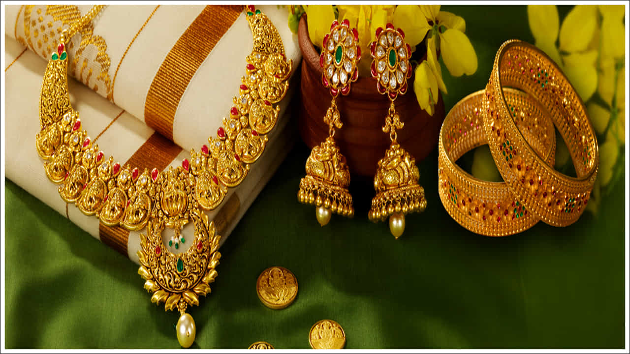 Gold Price: వామ్మో బంగారం ధర ఇంత పెరిగిందా..? మహిళలకు దిమ్మదిరిగే షాక్‌!