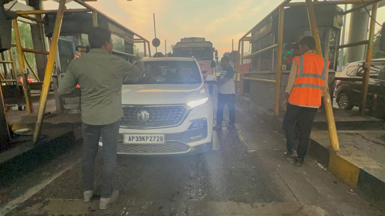 చెన్నై నుంచి నెల్లూరు వైపు దూసుకొస్తున్న కారు.. ఇంతలోనే అనుమానం వచ్చి ఆపగా..