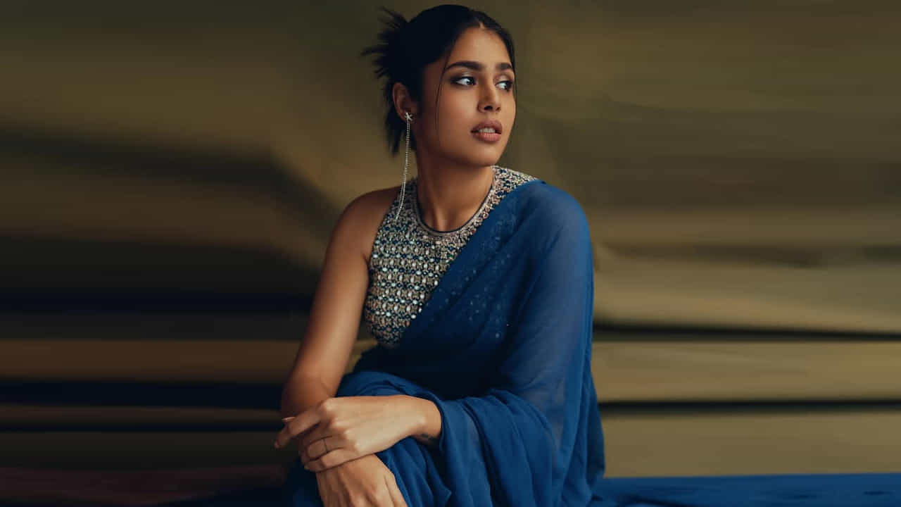 ఈ వయ్యారి మొదట థియేటర్ నటిగా పనిచేసింది. 2021లో తెలుగు కామెడీ డ్రామా చిత్రం జాతి రత్నాలుతో సినిమాతో చలనచిత్ర అరంగేట్రం చేసింది. ఇందులో ఆమె పాత్ర గురించి ది హిందూ జర్నలిస్ట్ సంగీతా దేవి డూండూ ఫారియా మంచి స్క్రీన్ ప్రెజెన్స్ని కలిగి ఉంది అని రాశారు.