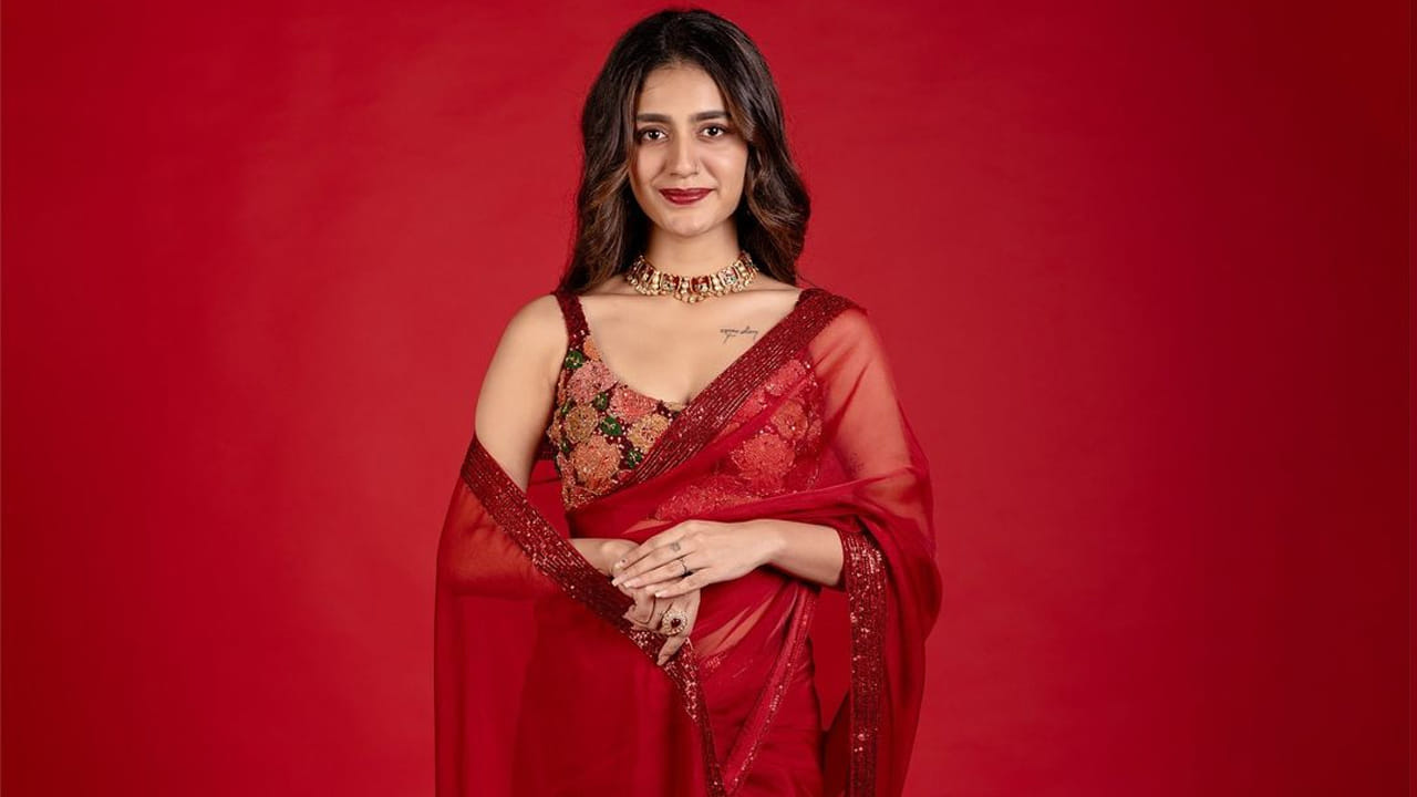 ఒక ఒక్క సినిమాతో ఓవర్ నైట్ లో క్రేజ్ తెచ్చుకున్న భామల్లో మలయాళీ బ్యూటీ ప్రియా ప్రకాష్ వారియర్ ఒకరు. మలయాళ సినిమా ఓరు ఆధార్ లవ్ (తెలుగులో లవర్స్ డే) అనే సినిమాలో నటించి మెప్పించింది ప్రియా ప్రకాష్ వారియర్.