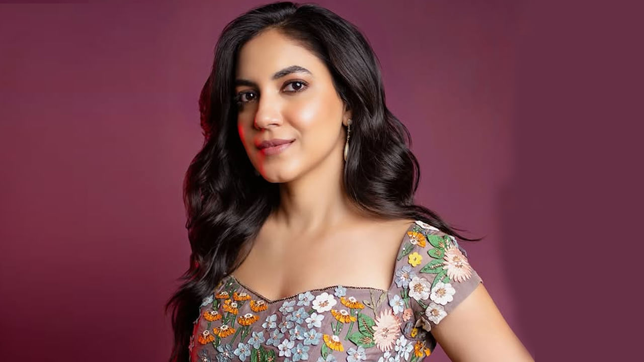 ఆమె హైదరాబాద్‌లోని విల్లా మేరీ కాలేజ్ ఫర్ ఉమెన్ లో ఇంటర్మీడియట్ చదివింది. మల్లా రెడ్డి ఇంజినీరింగ్ కాలేజీ నుంచి ఇంజనీరింగ్‌లో బ్యాచిలర్ డిగ్రీ పట్టా పొందింది. గ్రాడ్యుయేషన్ పూర్తి చేసిన తర్వాత మిస్ హైదరాబాద్ బ్యూటీ పోటీలో పాల్గొని ఫస్ట్ రన్నరప్‌గా నిలిచింది.