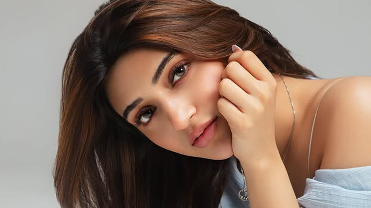 2021లో పెళ్లి సందడి సినిమాతో కథానాయకిగా తెలుగు చలనచిత్ర అరంగేట్రం చేసింది. ఇందులో ఈమె నటనకి సైమా వైదికపై మోస్ట్ ప్రామిసింగ్ న్యూకమర్ అవార్డు అందుకుంది. తర్వాత ధమాకా చిత్రంలో హీరోయిన్ గా నటించి బ్లాక్ బ్లాక్ బస్టర్ అందుకుంది. దీనికి సైమా ద్వారా ఉత్తమ నటి అవార్డు అందుకుంది.